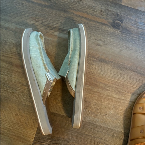 Sanuk Slide Sandal size 6, worn twice, green/khaki color - Picture 4 of 5